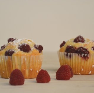 MUFFIN CU IAURT ȘI ZMEURĂ MUFFIN CU IAURT ȘI ZMEURĂ